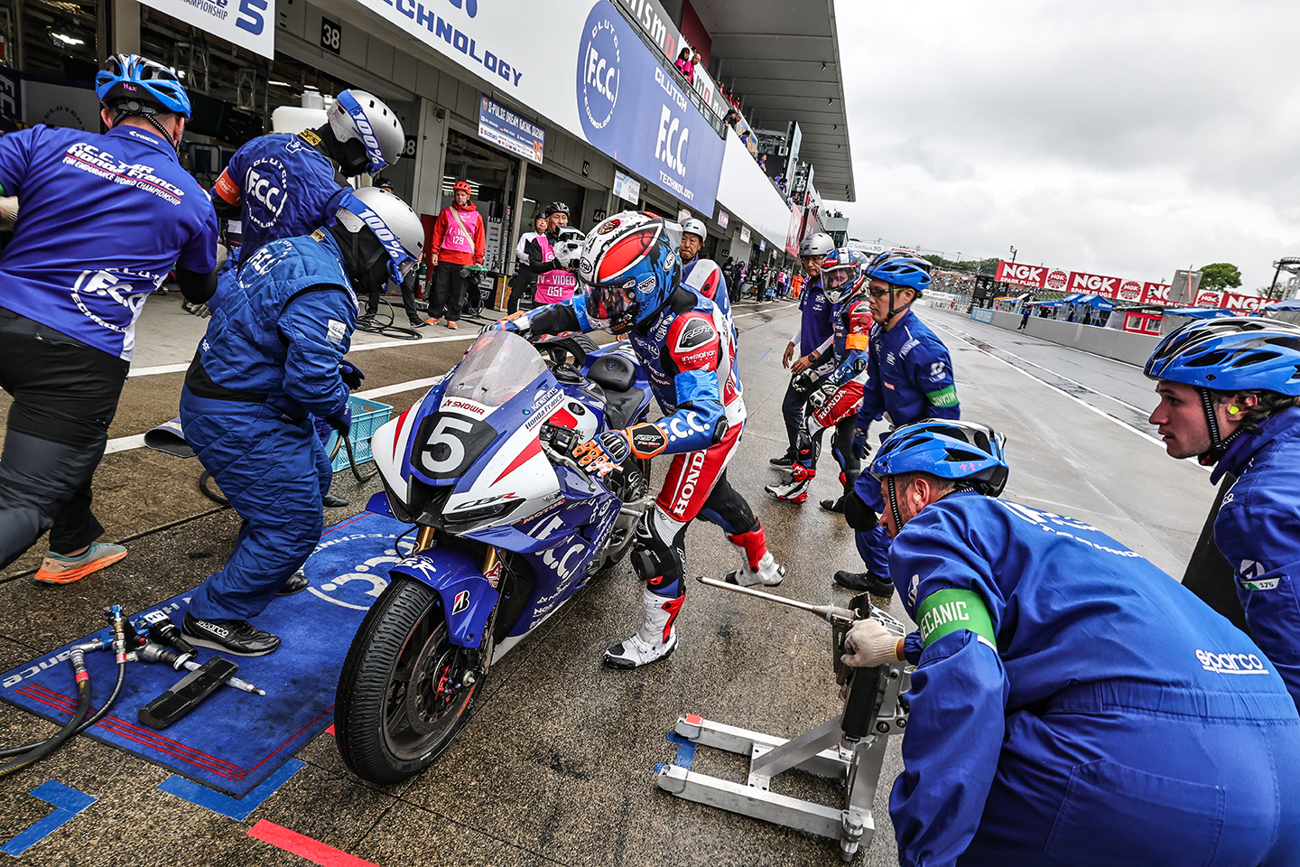 2026-8H-Suzuka-Race-BMW MOTORRAD WORLD ENDURANCE TEAM, Markus REITERBERGER, Michael VAN DER MARK, Steven ODENDAAL, M1000RR