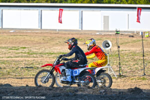 MX対決でトップを快走するジョシュ