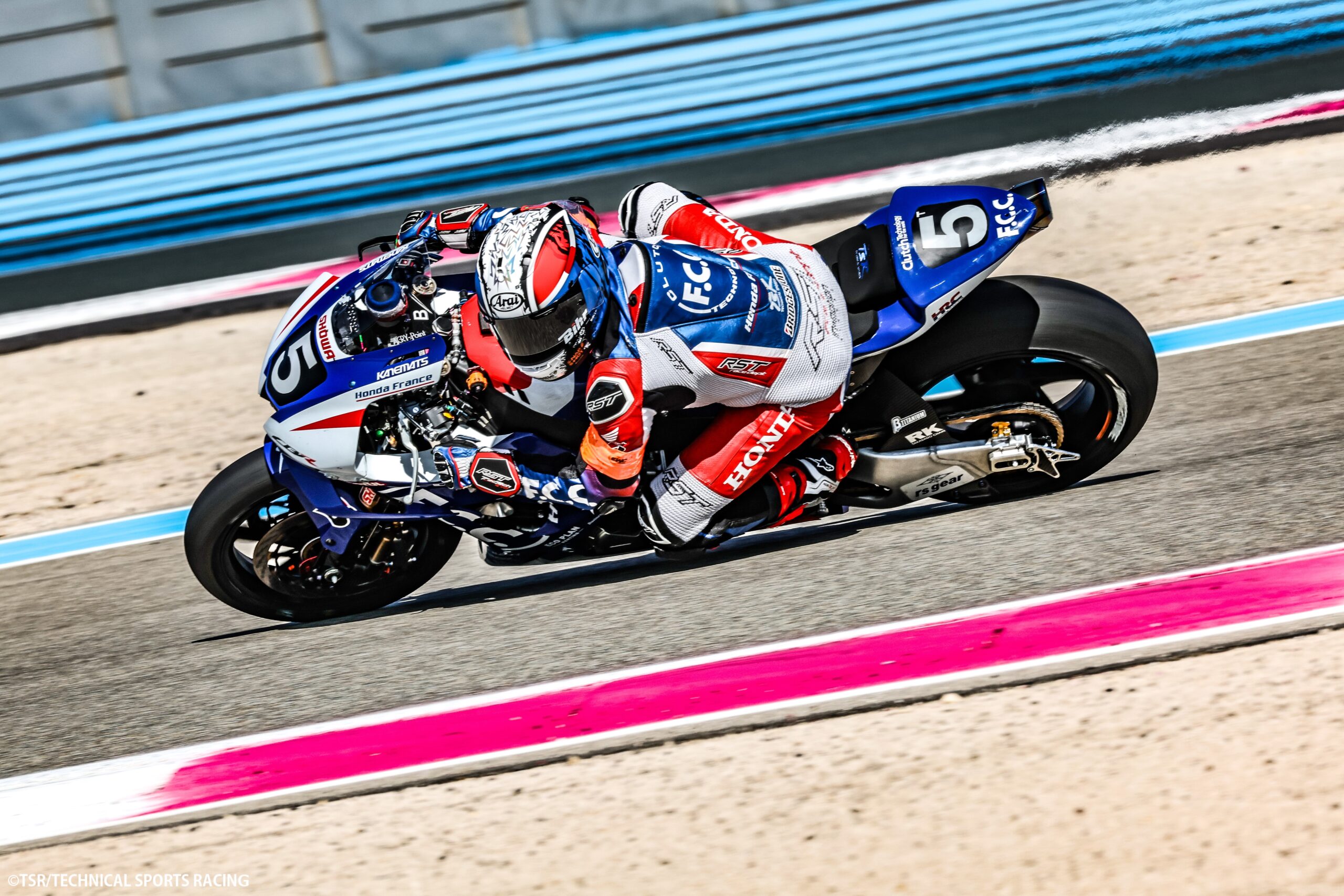 1008918_Fim_Ewc_Bol_Dor_2024_F